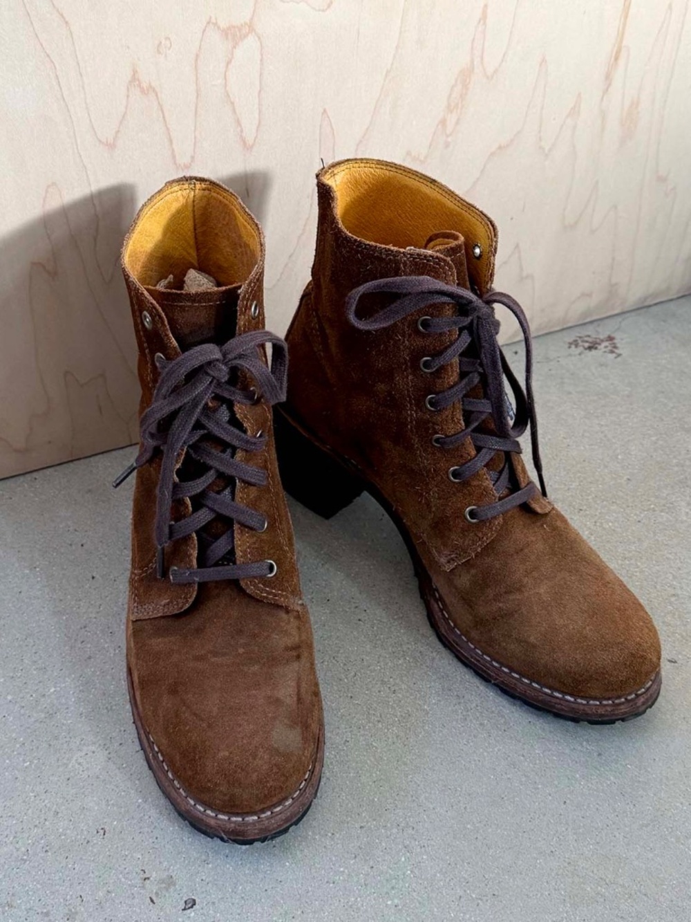 Frye Sabrina boot in brown suede, size 9 womens - Picture 2 of 6